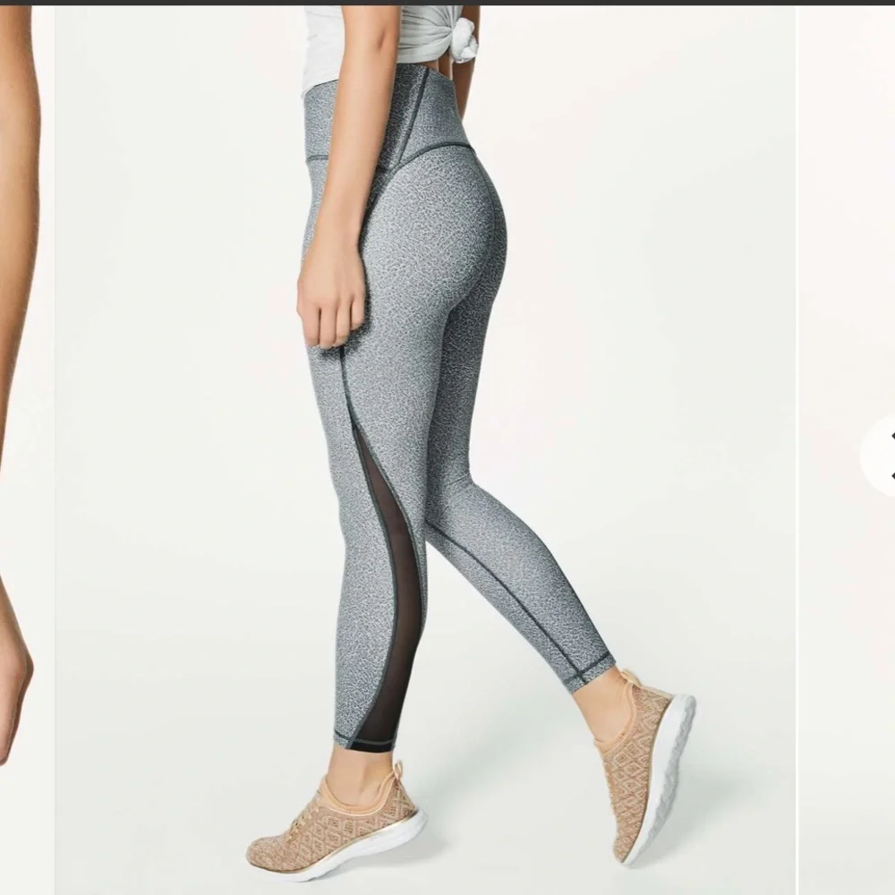 • Lululemon • Train Times 7/8 Pant *25